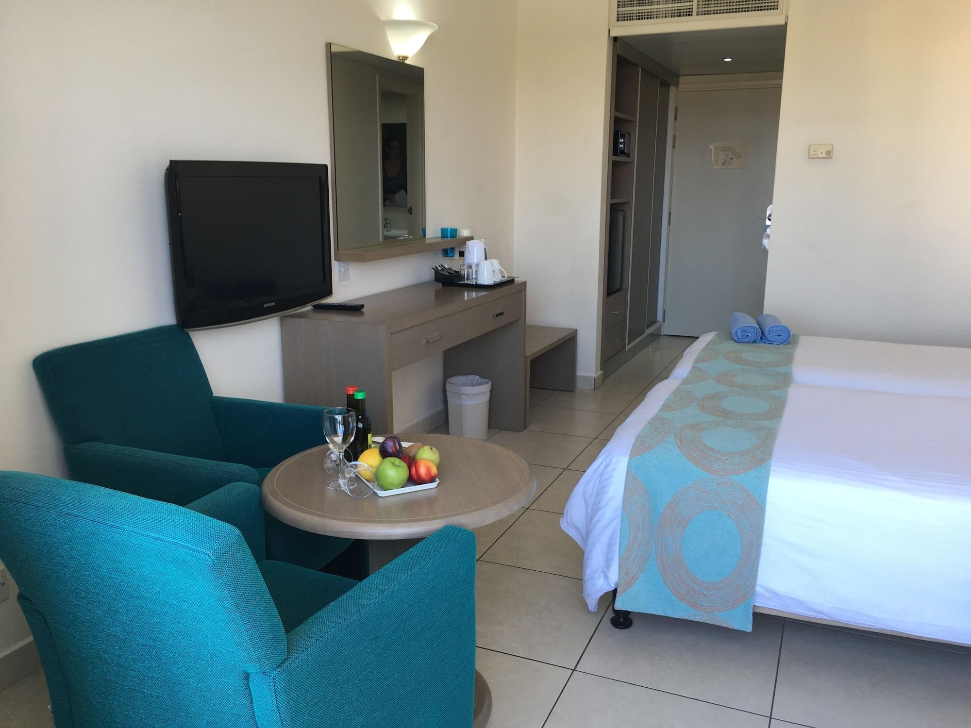 Avanti Hotel Пафос Экстерьер фото