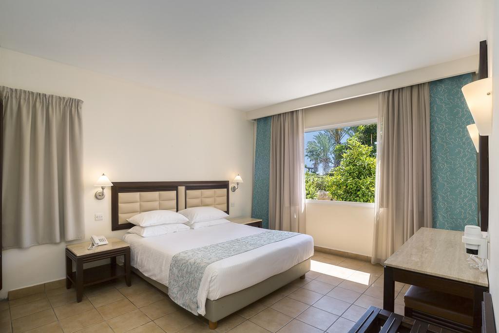 Avanti Hotel Пафос Экстерьер фото