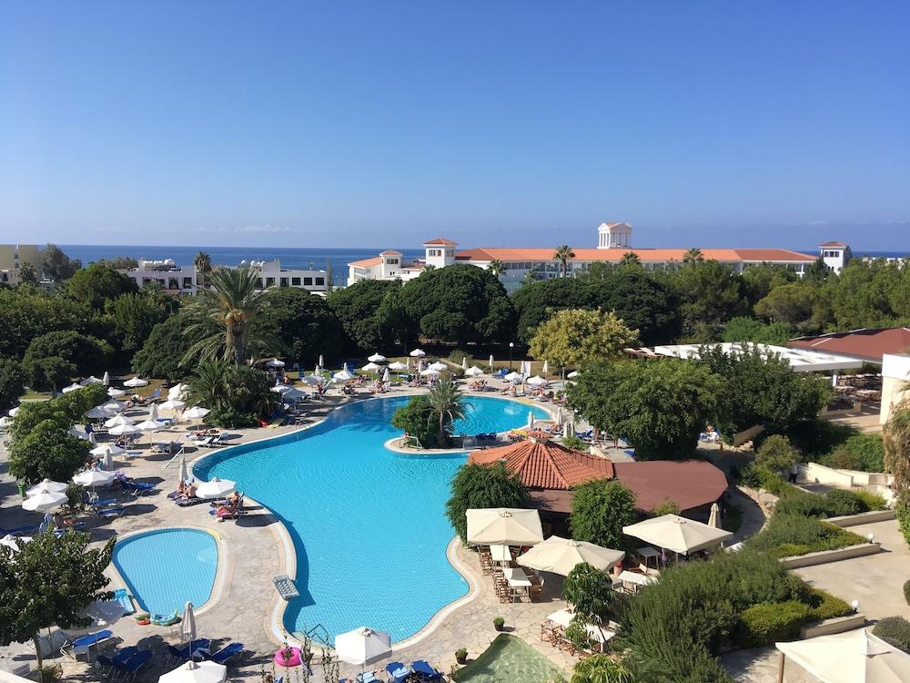 Avanti Hotel Пафос Экстерьер фото